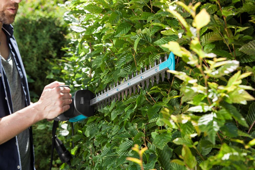 Ножницы электрические для живой изгороди EasyCut GARDENA