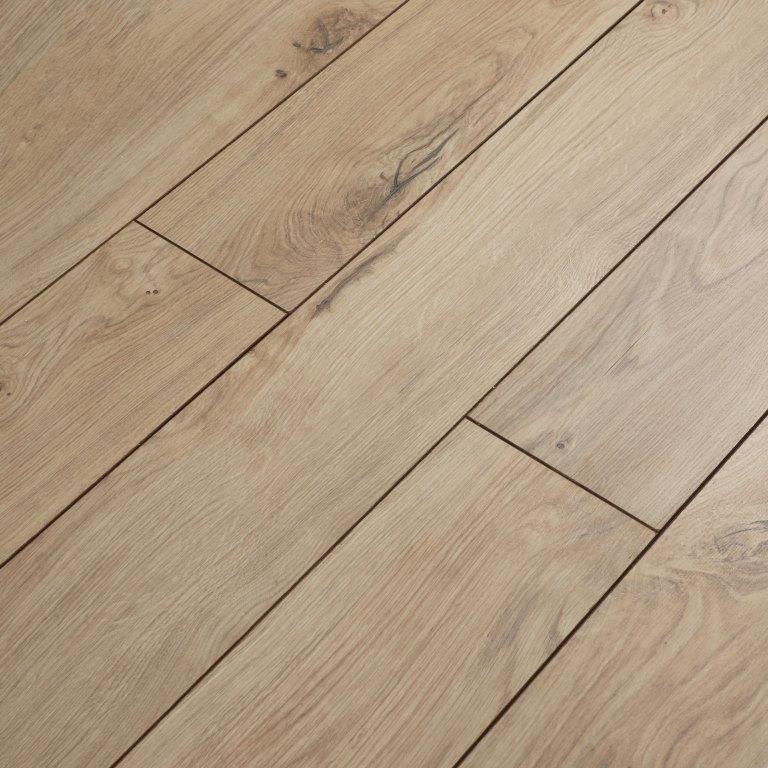 Ламинат Woodstyle BRAVO Дуб Аркос 33 класс толщина 8,0 мм, с фаской (1,99 м2 в упак.)