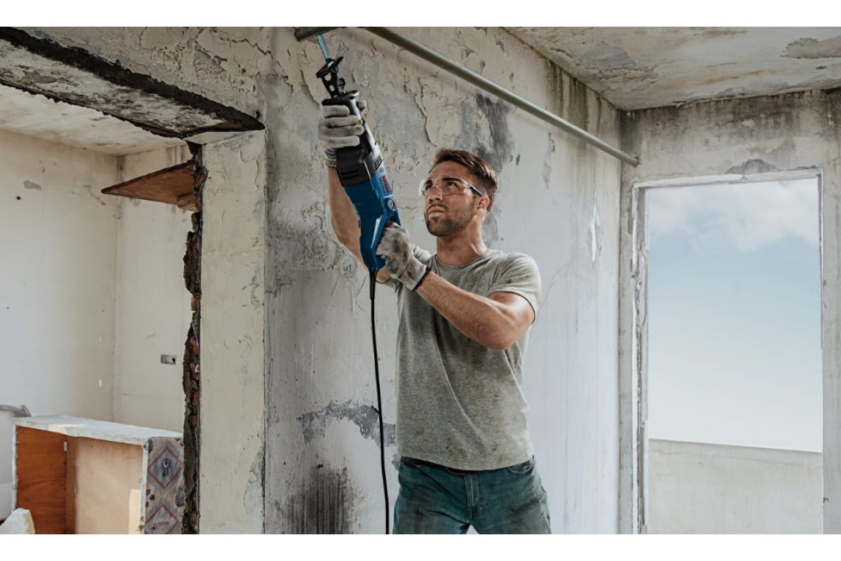 Сабельная пила Bosch GSA 120, 3 000 ход/мин.,  Ход 20мм, Пропил дерево 220мм, металл 20мм, 1 200 Вт, 06016B1020